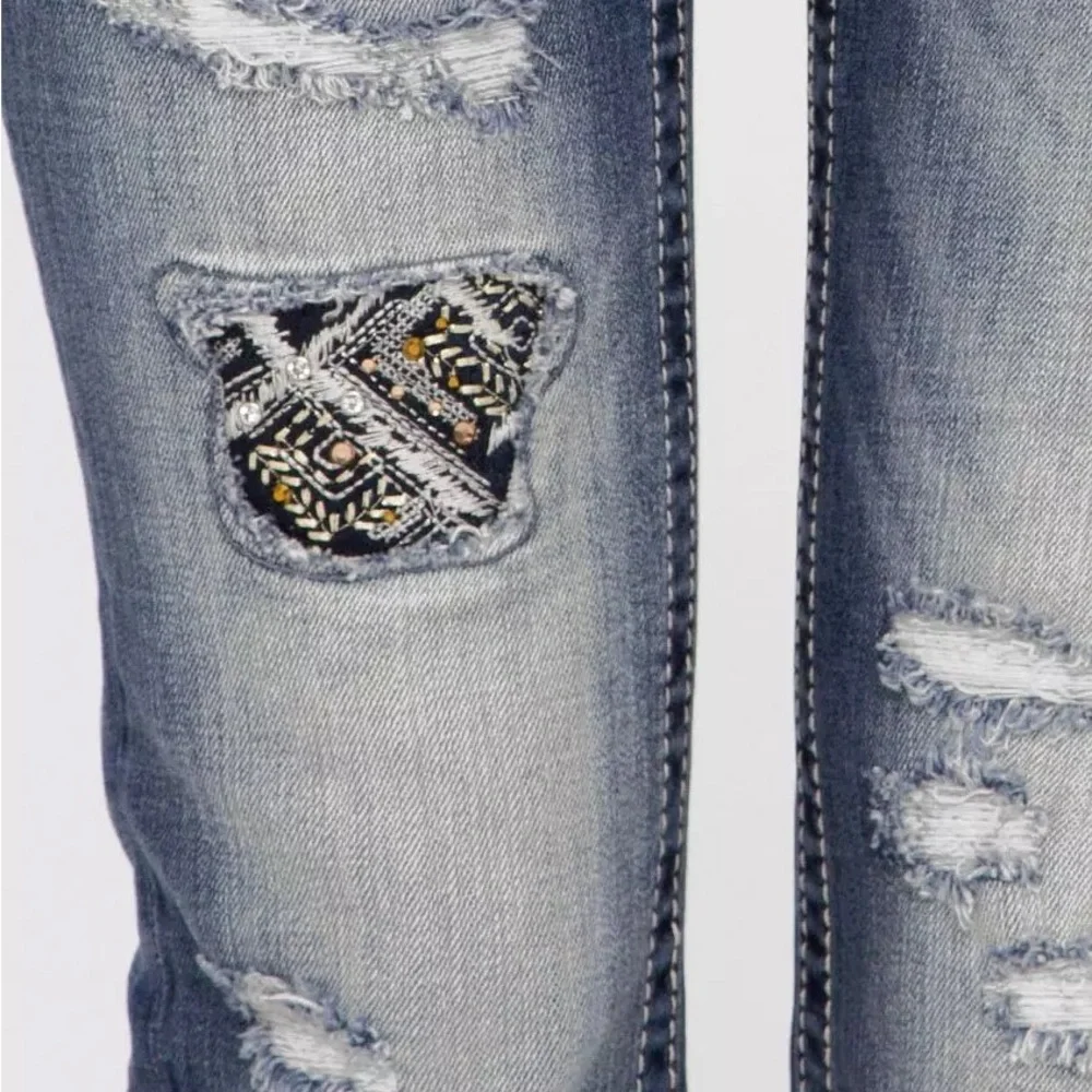 🎉 HP! 4X! 🎉 LIKE NEW! 🦋 Miss Me Distressed Cropped Jeans ✨ - Picture 5 of 6